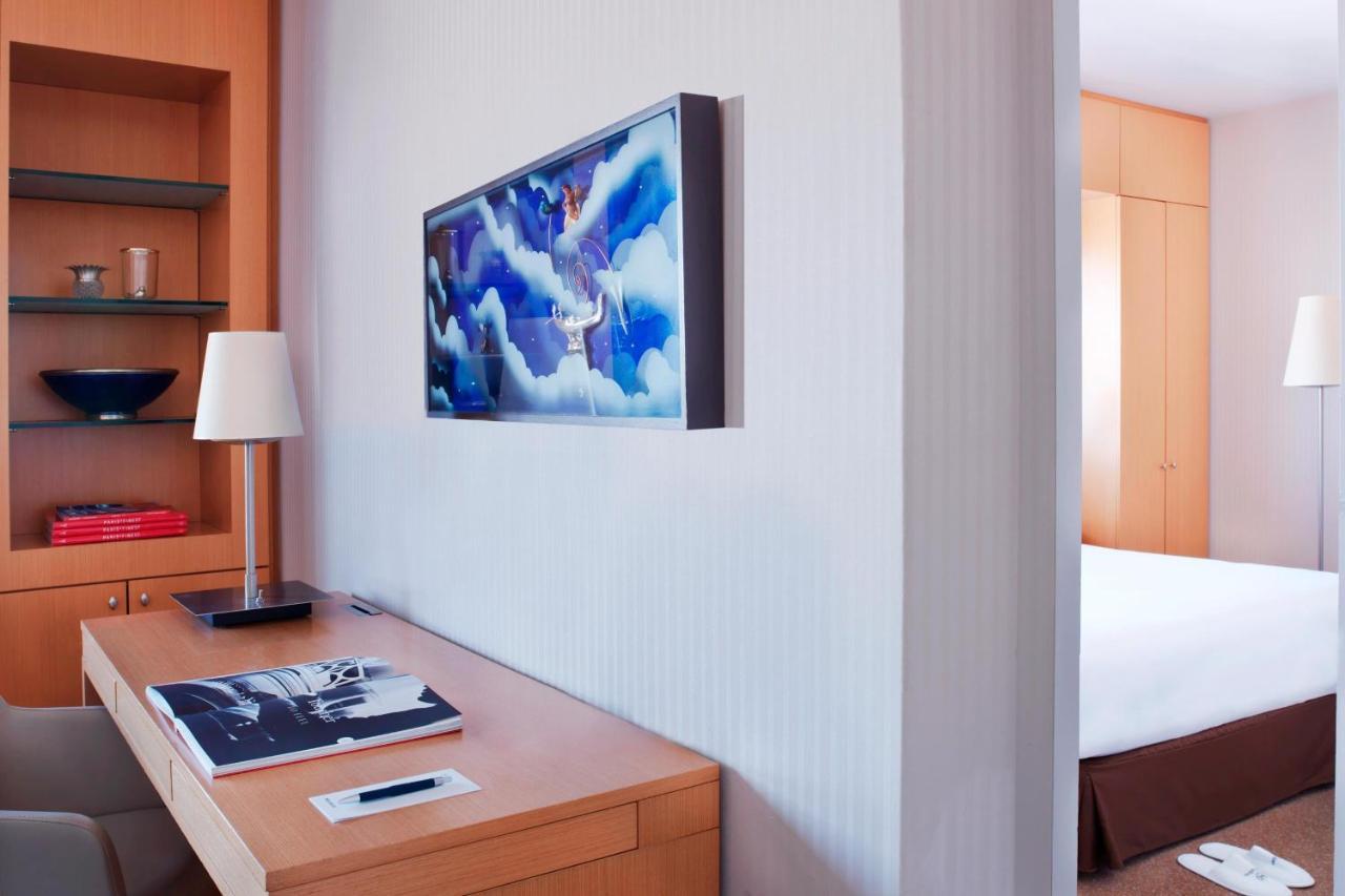 Junior Suite Executive Lounge Access