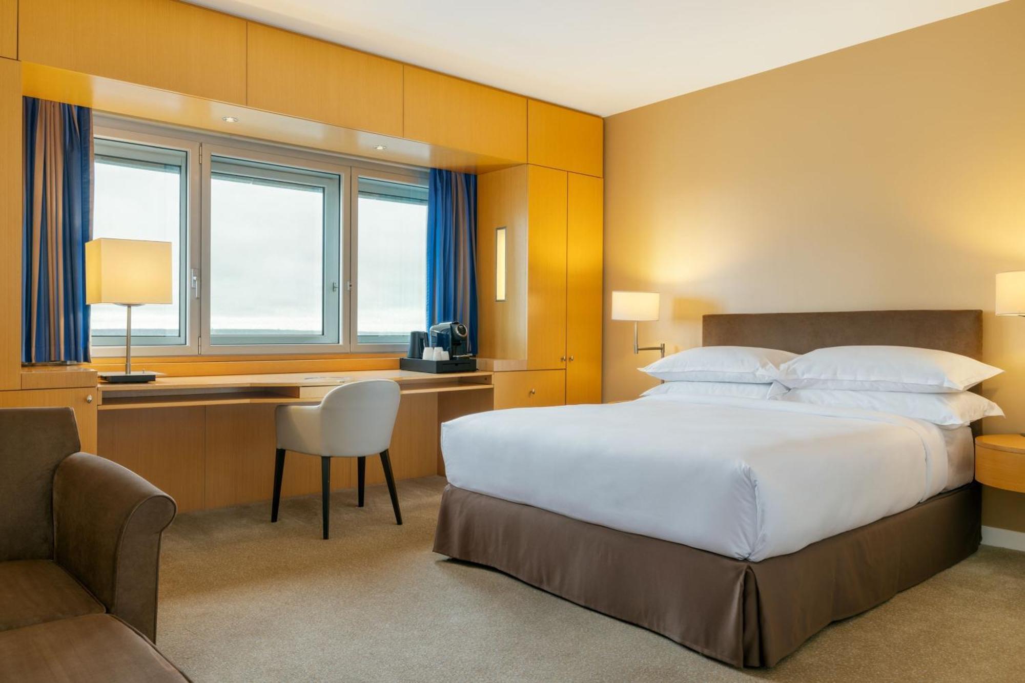 Club King Room Executive Lounge Access